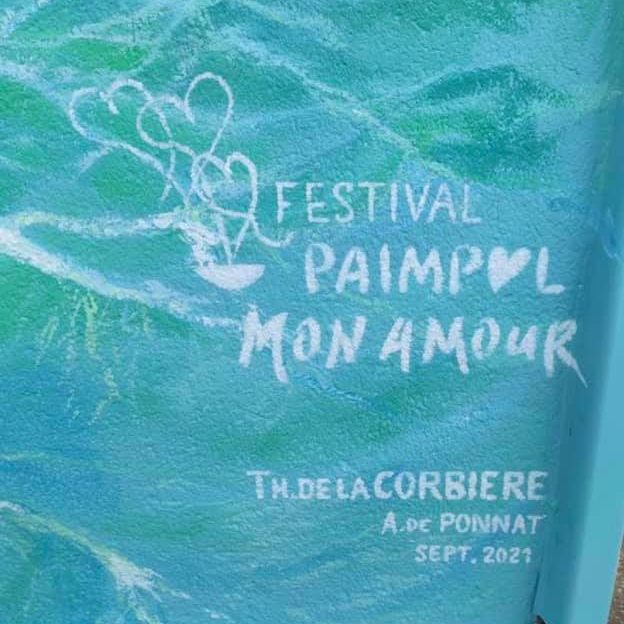 Signature de la fresque du Festival Paimpol Mon Amour par TH. de la Corbière et Alix de Ponnat sept 2021.