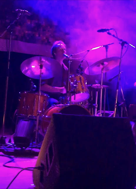 batteur sur scène Salomon and the Ricky Key’s, Samy Chapuis (alias Texas Bob) – batterie.